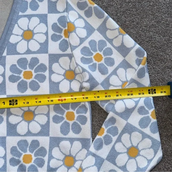 Justify Blue and Yellow Floral Grid Pattern Women's Cardigan Sweater Large - Picture 8 of 9